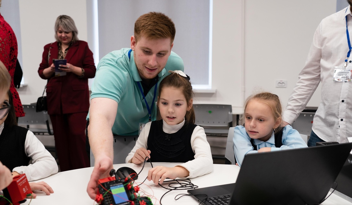 Опыт реализации проекта «Школа Минпросвещения России» в курских школах приехали изучить коллеги из Липецкой области Опыт реализации проекта «Школа Минпросвещения России» в курских школах приехали изучить коллеги из Липецкой области.