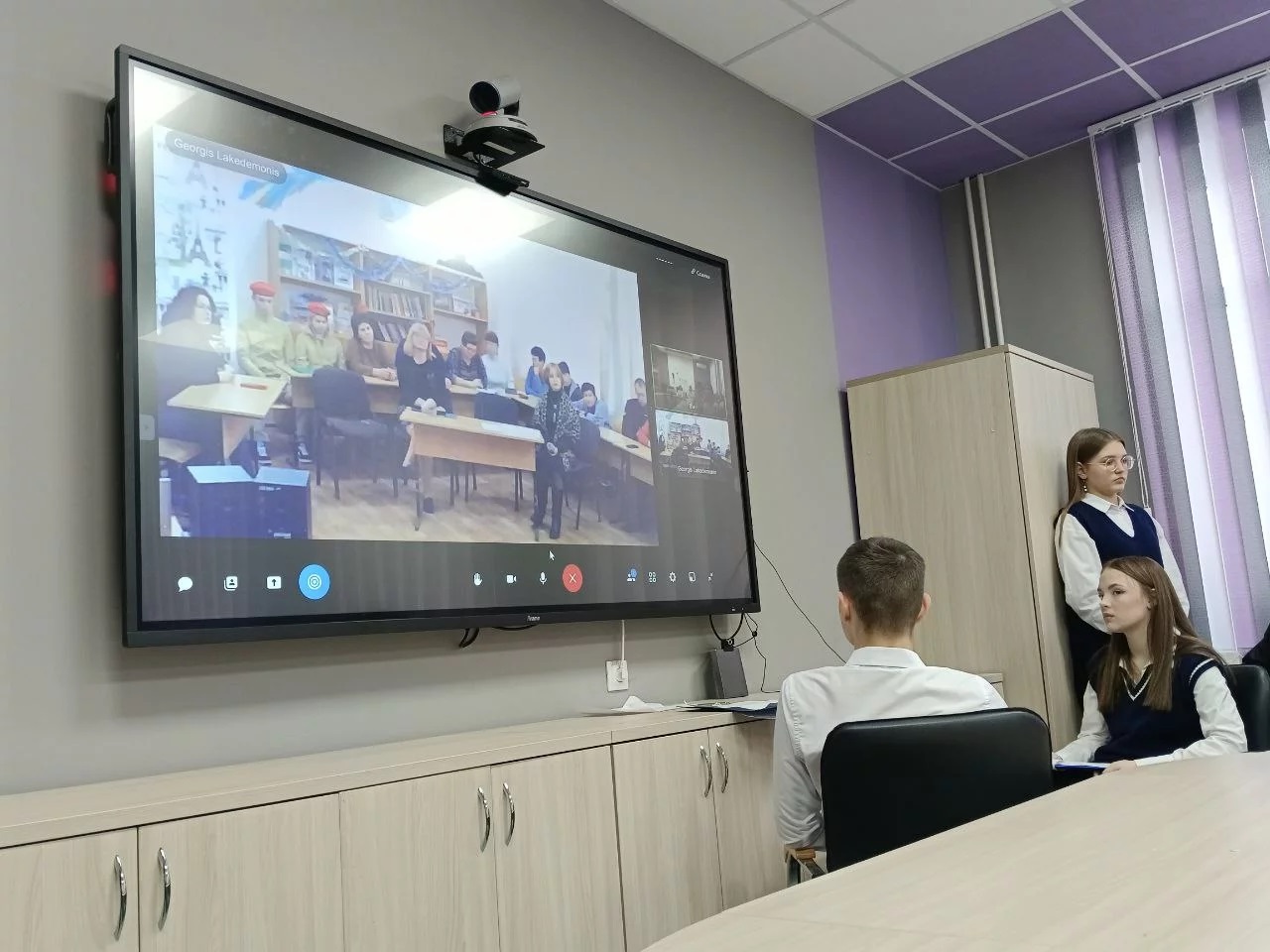 Курский лицей-интернат №1 связал телемост с Ялтинской школой №2 ДНР Курский лицей-интернат №1 связал телемост с Ялтинской школой №2 ДНР.